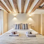 Amazing Apartment In Center Of Paris