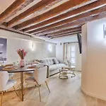 Amazing Apartment In Center Of Paris
