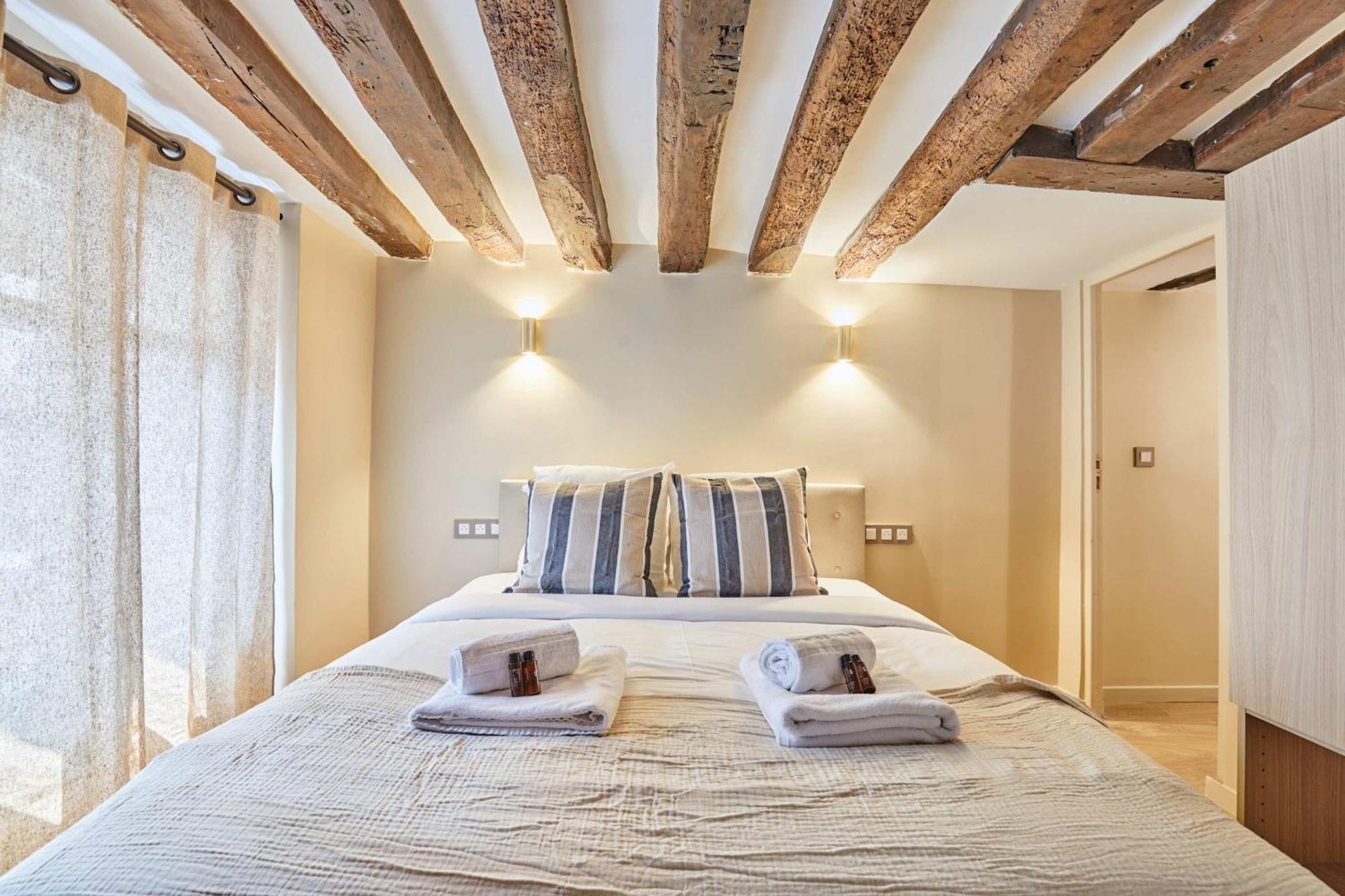 Amazing In Center Of Apartment *